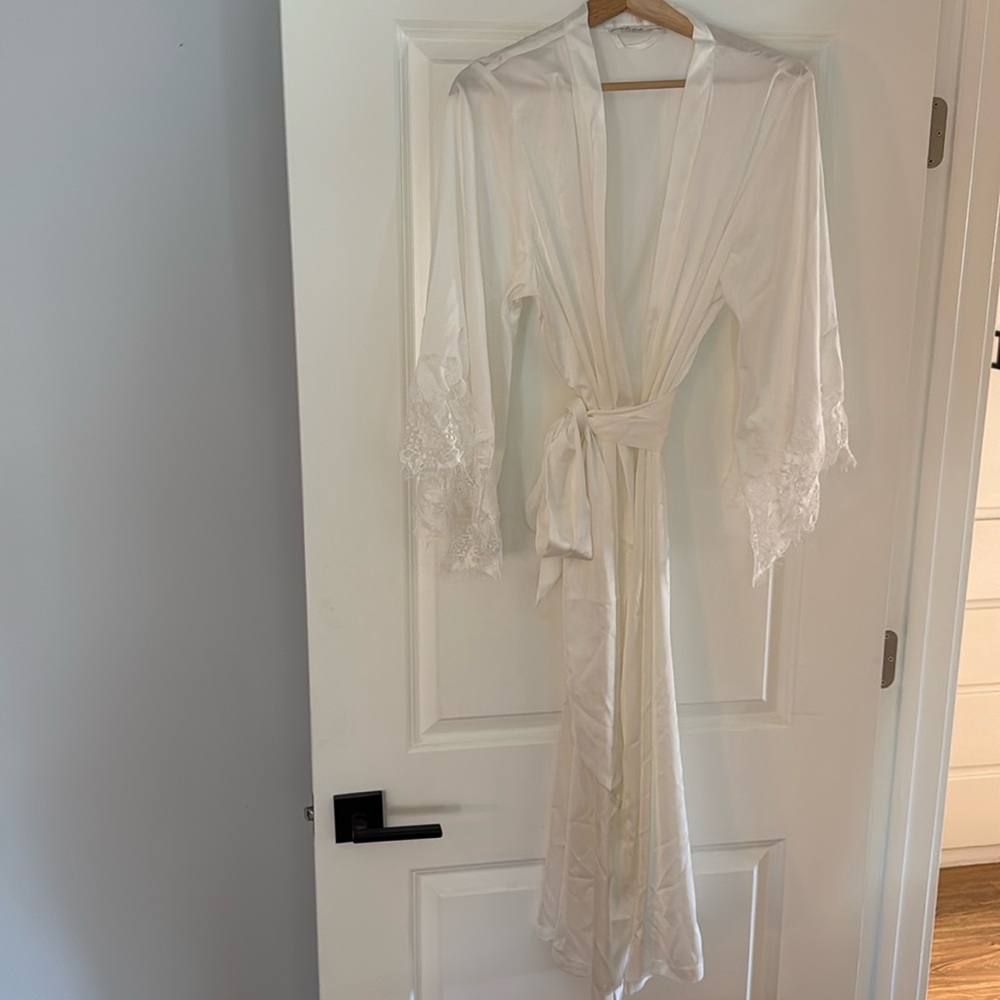 Petal and Pup White long Robe - Bridal